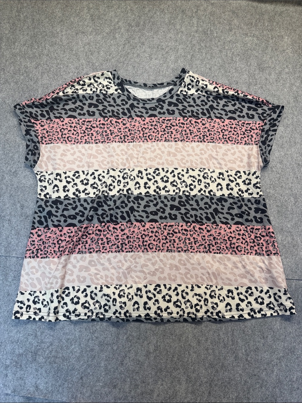 ❤️🌹SHEIN Cream and Black Boxy T-Shirt